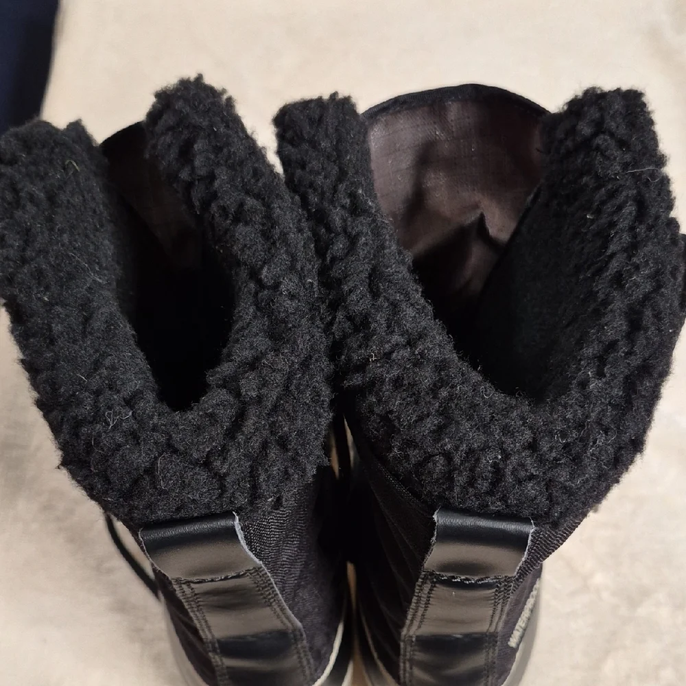 Sorel Black and Cream Rubber Back-Panel Winter Boots Size 10